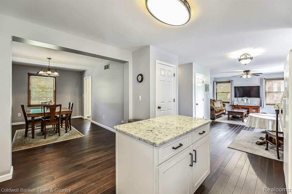 11088 Whitewood Road Pinckney, MI 48169 - Photo 8 of 44 Gallery Image 8