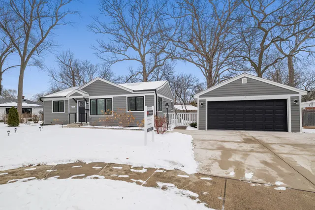 $575,000 | 1177 Ridge Road, Highland Park, IL 60035