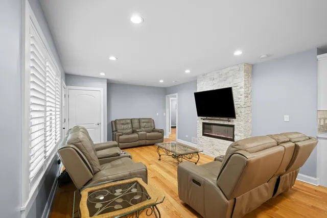 $575,000 | 1177 Ridge Road, Highland Park, IL 60035