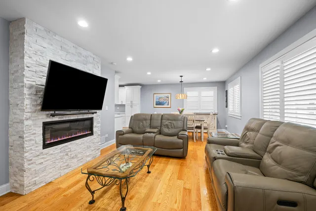 $575,000 | 1177 Ridge Road, Highland Park, IL 60035