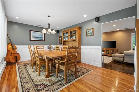 $999,999 | 4 Westbury Avenue, Plainview, NY 11803