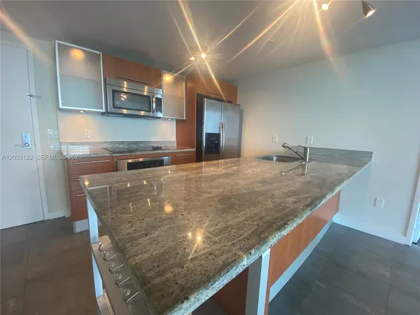 $3,650 | 185 Southwest 7th Street, Unit 4206, Miami, FL 33130