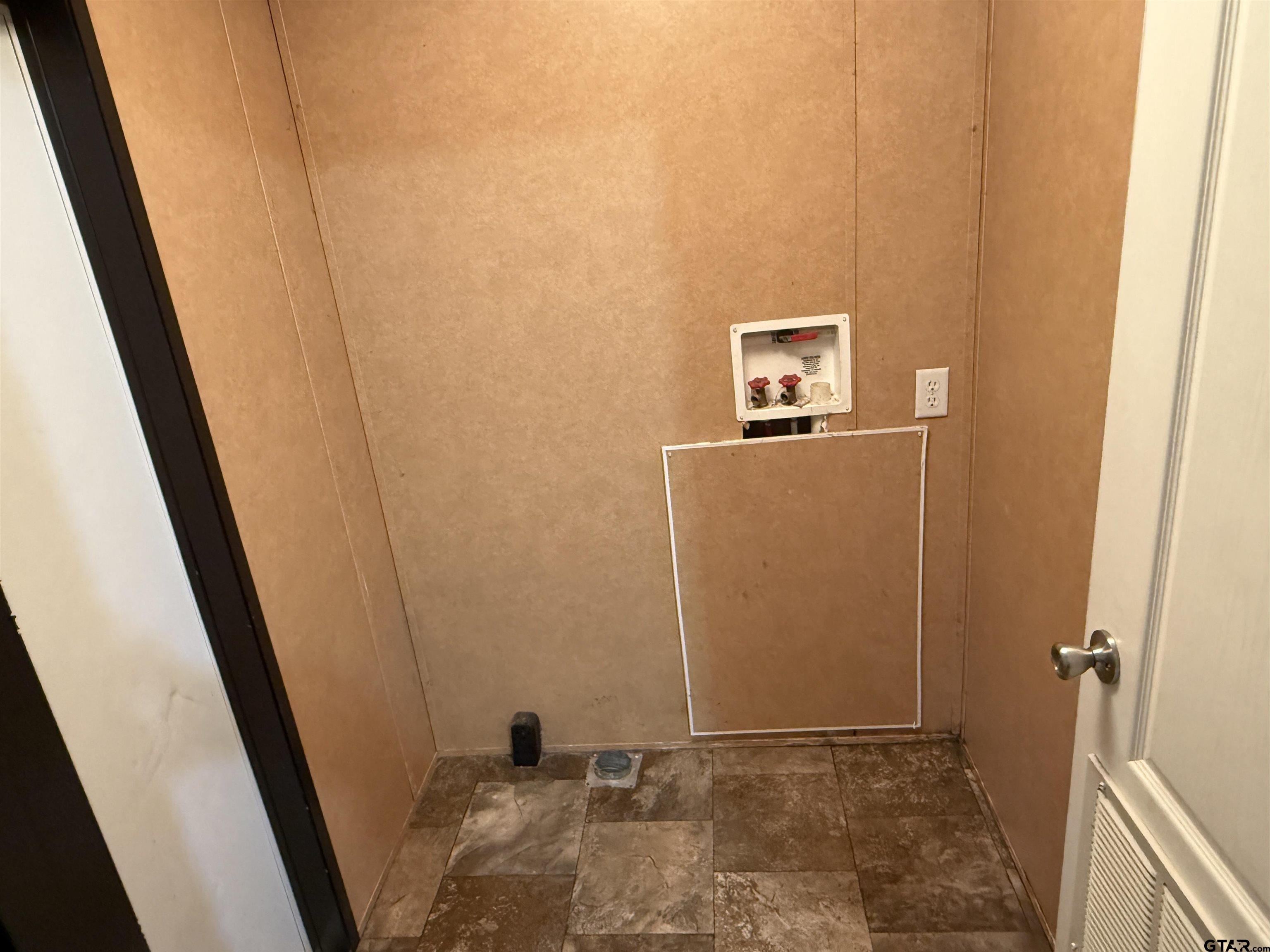 241 CR 2445 Rusk, TX 75785 - Photo 10 of 11 a view of a small space