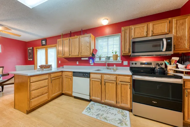 $360,000 | 230 White Oak Way, Torrington, CT 06790