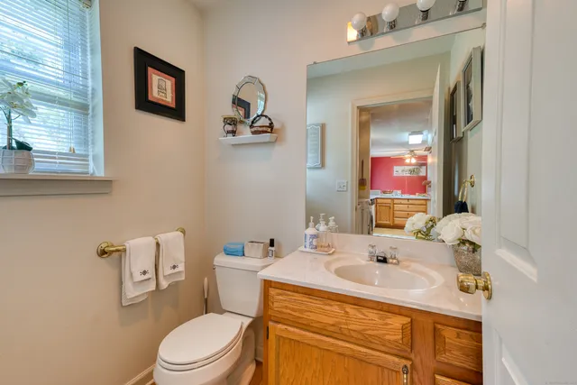 $360,000 | 230 White Oak Way, Torrington, CT 06790