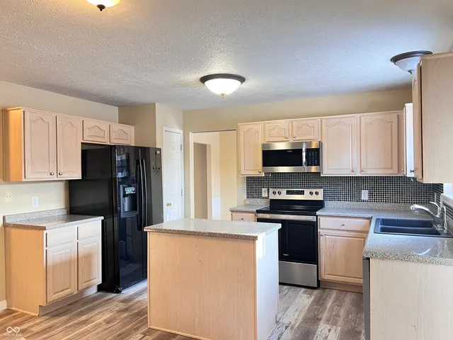 $2,395 | 5913 Sandalwood Drive, Carmel, IN 46033