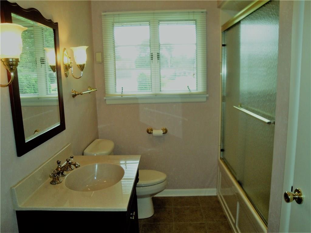 1676 Highland Road Hermitage, PA 16148 - Photo 4 of 10 Gallery Image 4