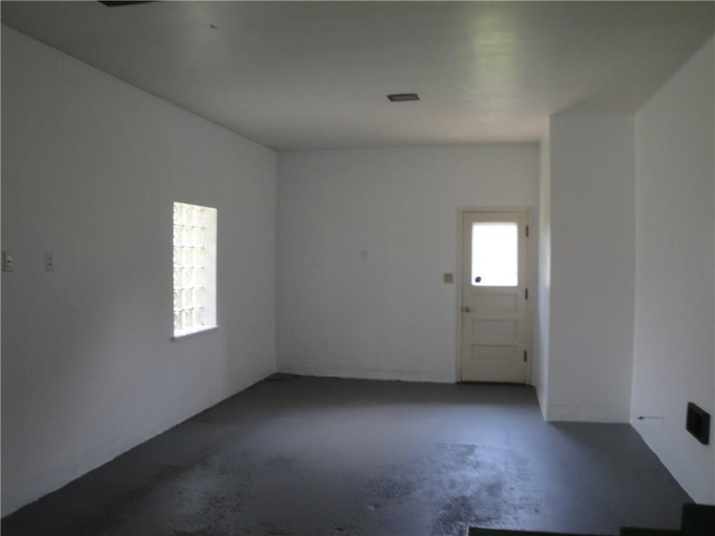 1676 Highland Road Hermitage, PA 16148 - Photo 9 of 10 VERY DEEP GARAGE--FRESHLY PAINTED