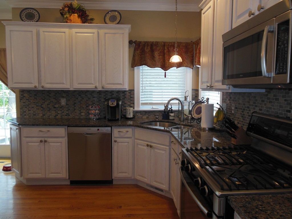 1072 Piper Road West Springfield, MA 01089 - Photo 3 of 30