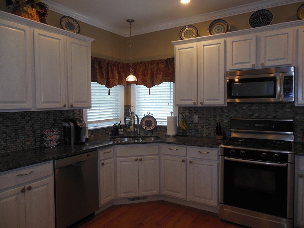 1072 Piper Road West Springfield, MA 01089 - Photo 5 of 30