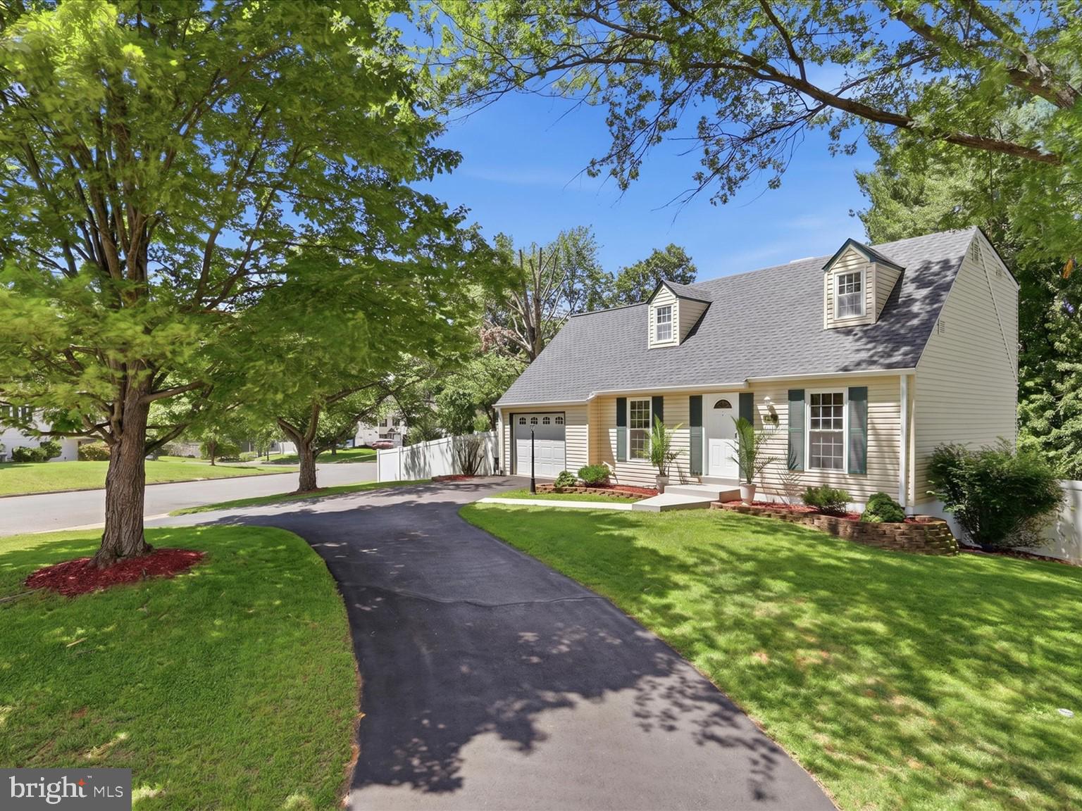 14330 Lindendale Road Woodbridge, VA 22193 - Photo 2 of 32 Gallery Image 2