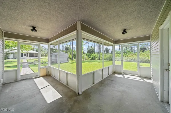 $899,900 | 90 24th Avenue Northeast, Naples, FL 34120