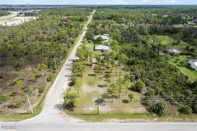 $975,000 | 90 24th Avenue Northeast, Naples, FL 34120