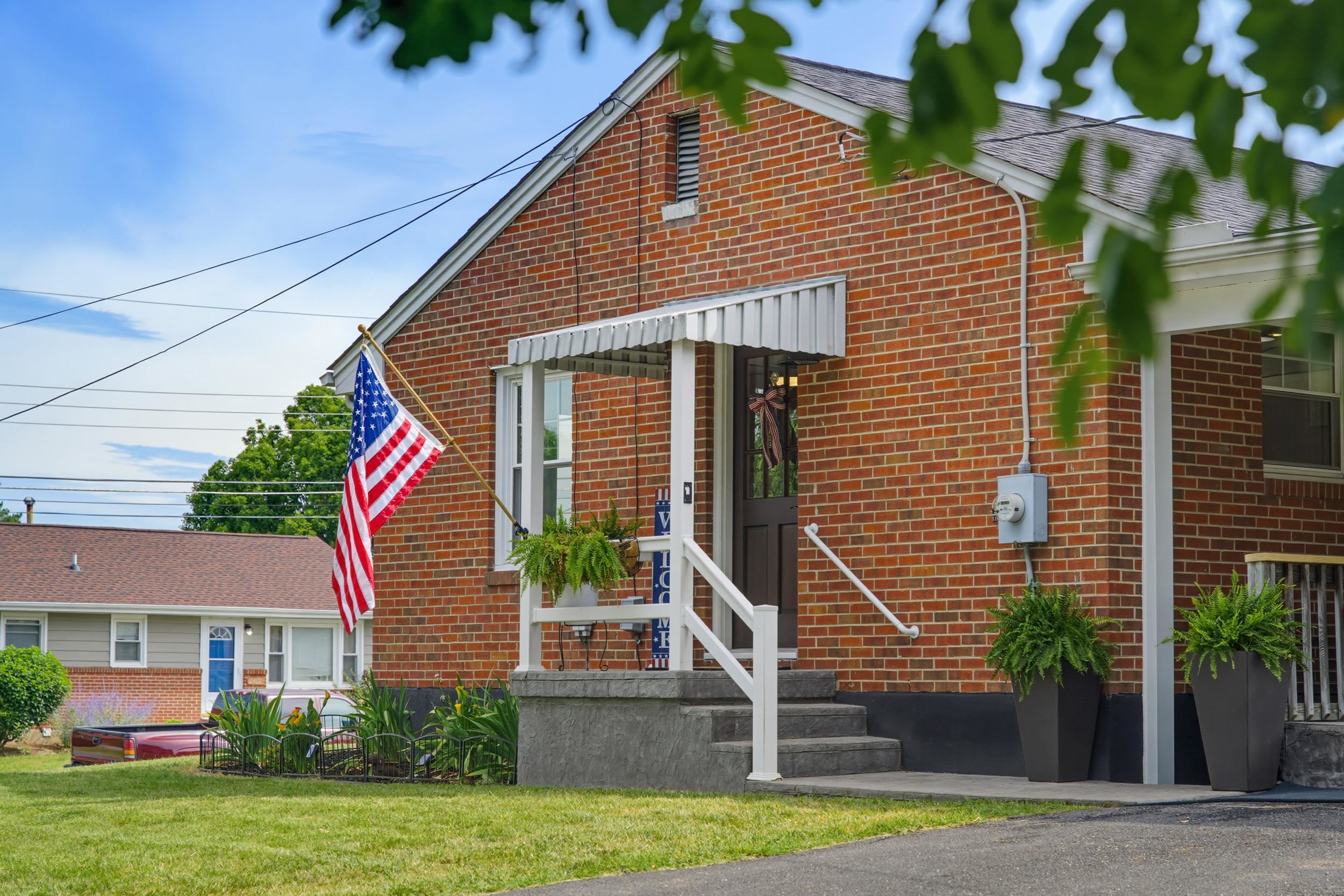 2412 Park Hill Road Staunton, VA 24401 - Photo 4 of 60