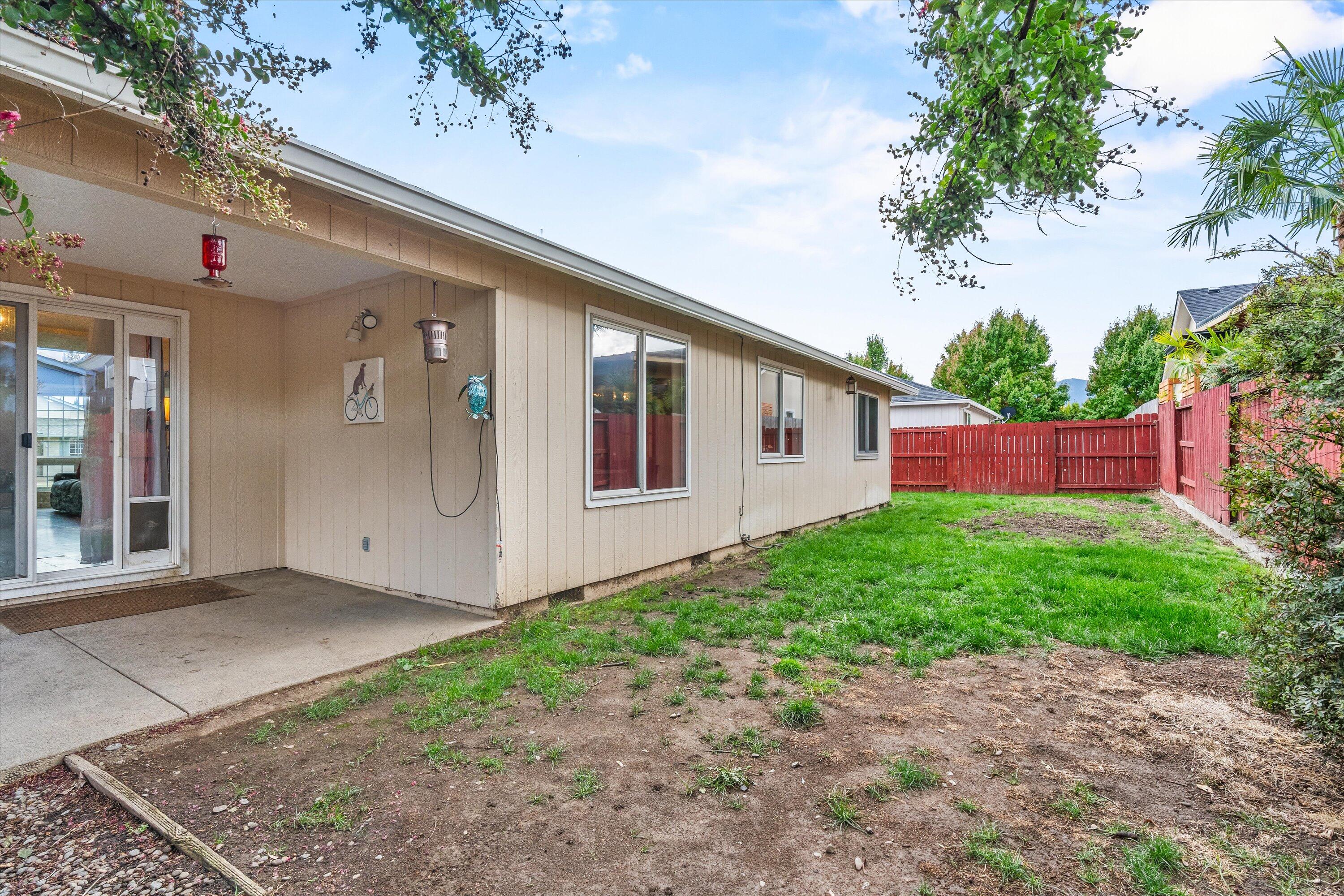 1822 Sarah Way Medford, OR 97501 - Photo 35 of 37 a front view of a house with garden
