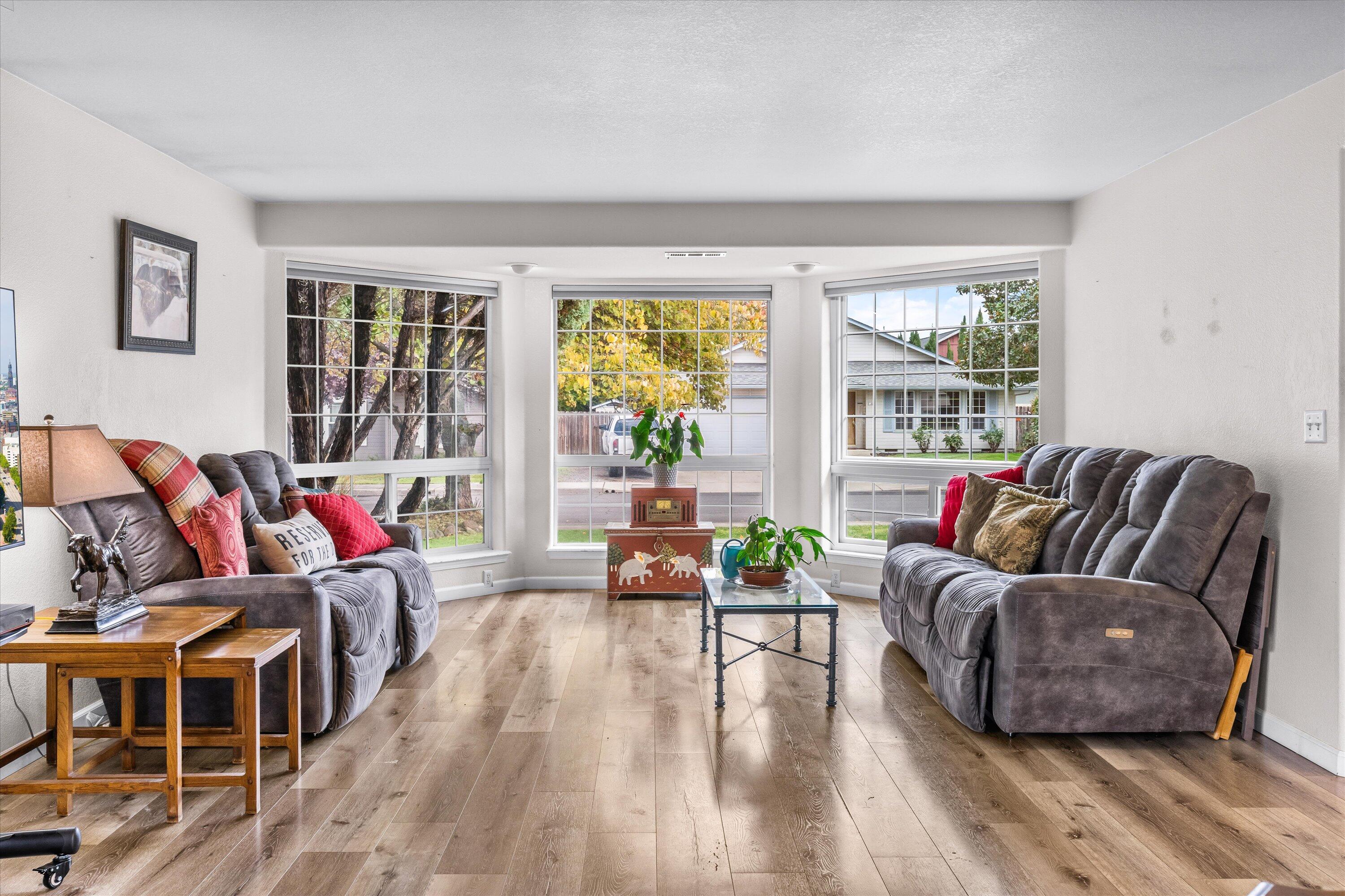 1822 Sarah Way Medford, OR 97501 - Photo 8 of 37 a living room with furniture and a large window