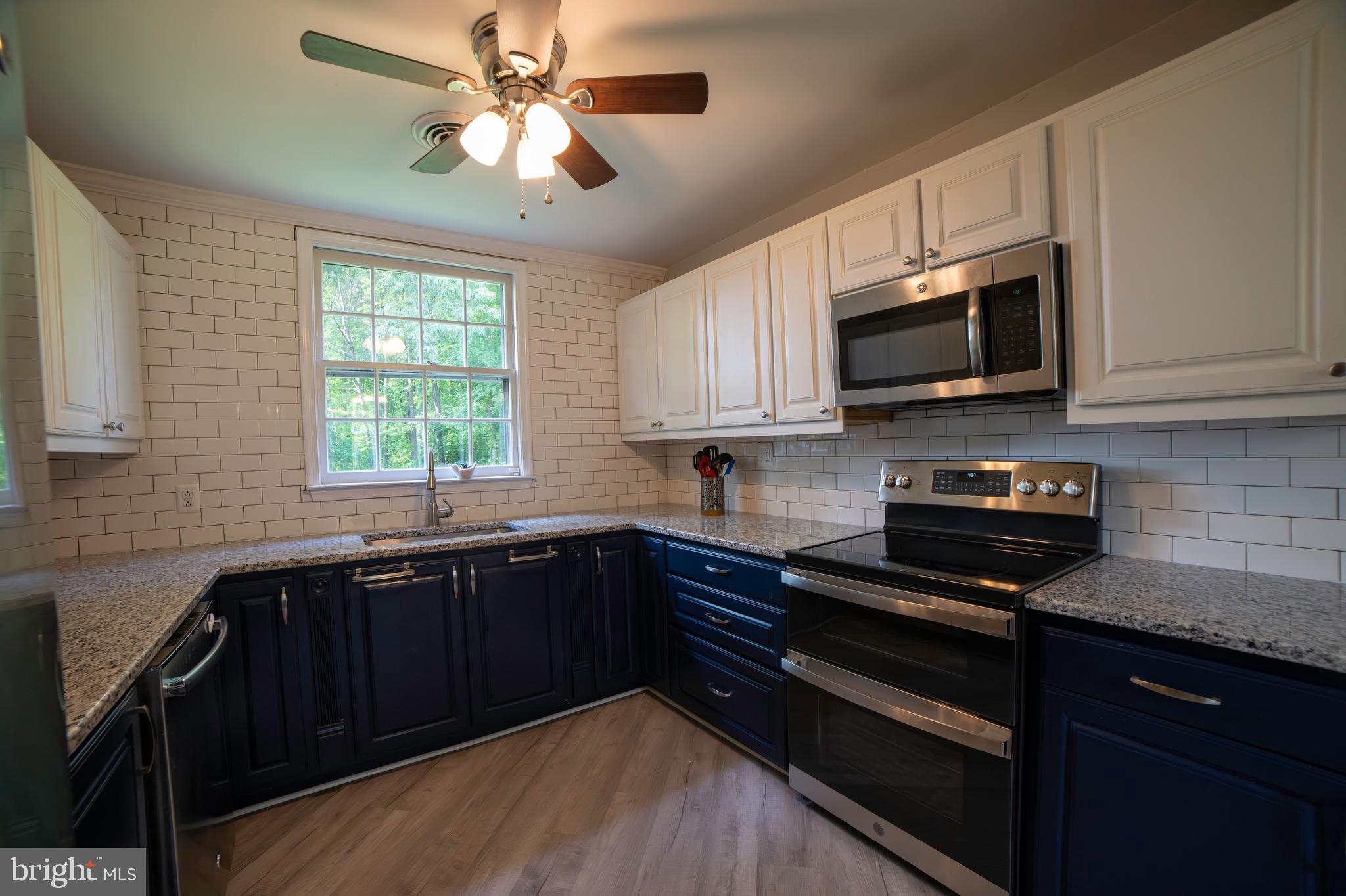 13175 State Road King George, VA 22485 - Photo 18 of 37 NICE GRANITE COUNTERTOP!