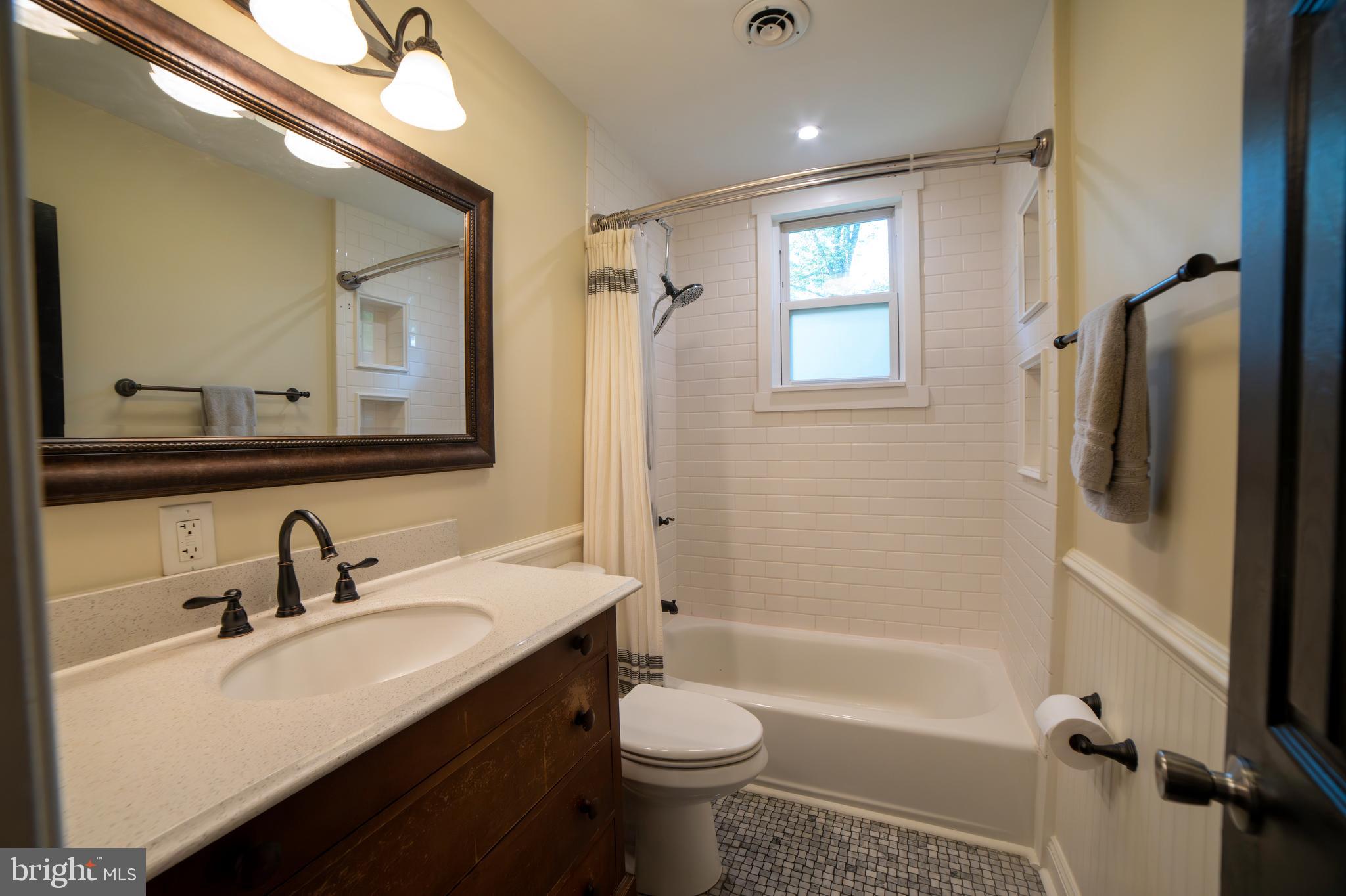 13175 State Road King George, VA 22485 - Photo 30 of 37 BATHTUB AND WINDOW VIEW