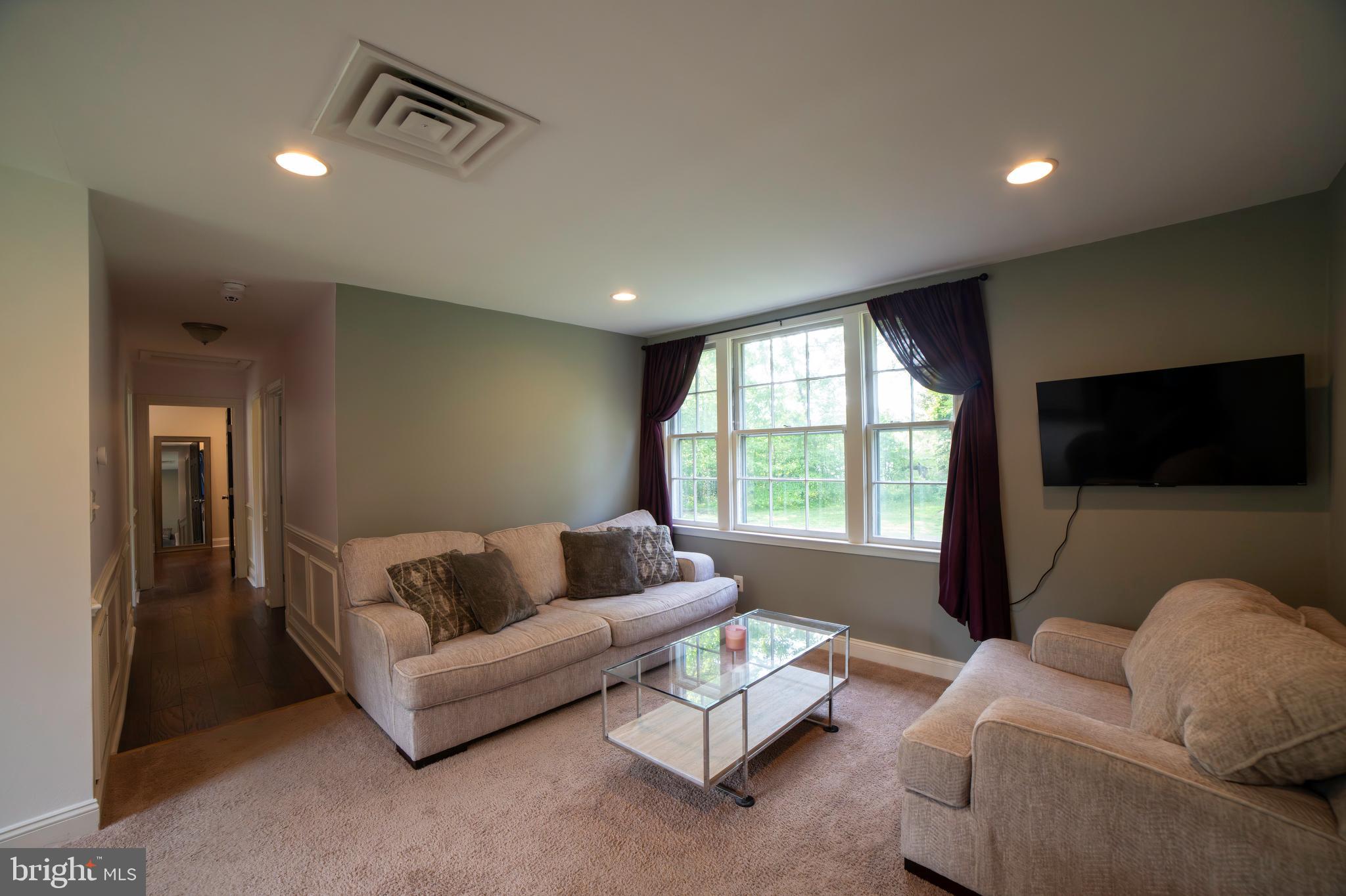 13175 State Road King George, VA 22485 - Photo 6 of 37 SPACIOUS LIVING ROOM!