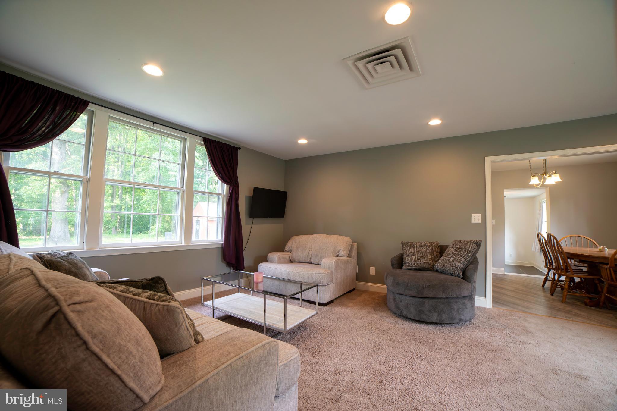 13175 State Road King George, VA 22485 - Photo 9 of 37 LIVING ROOM!
