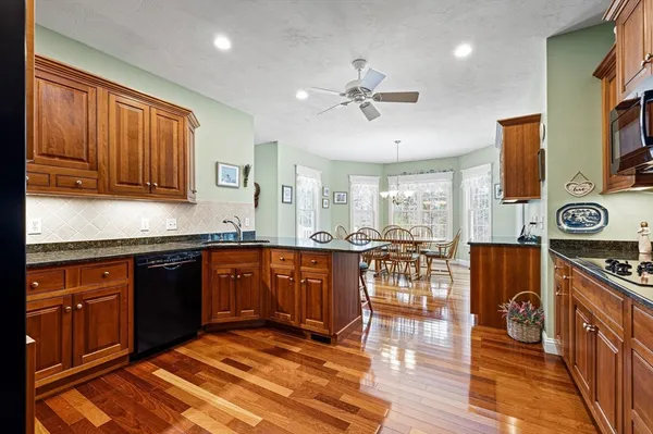 $950,000 | 60 Samuel Curtis Way, Unit 60, Marshfield, MA 02050