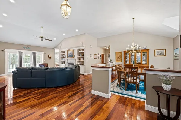 $950,000 | 60 Samuel Curtis Way, Unit 60, Marshfield, MA 02050