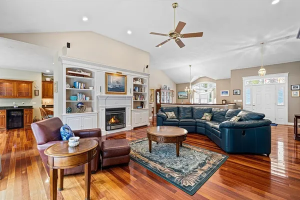 $950,000 | 60 Samuel Curtis Way, Unit 60, Marshfield, MA 02050