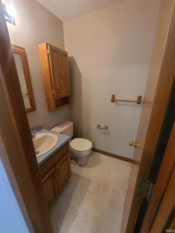 $199,900 | 2107 Cambridge Drive, Unit B, Goshen, IN 46528