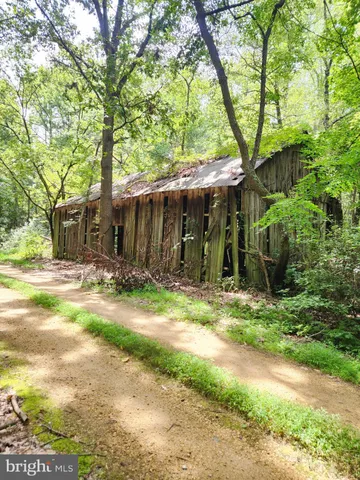 a view of a back yard of the house