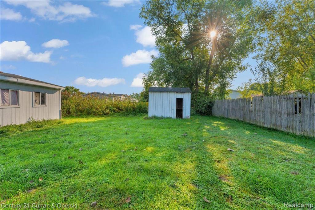 23755 Clark Road New Boston, MI 48164 - Photo 7 of 25