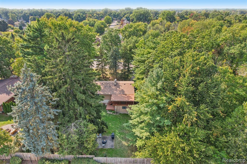 672 Decker Road Walled Lake, MI 48390 - Photo 17 of 22 Gallery Image 17