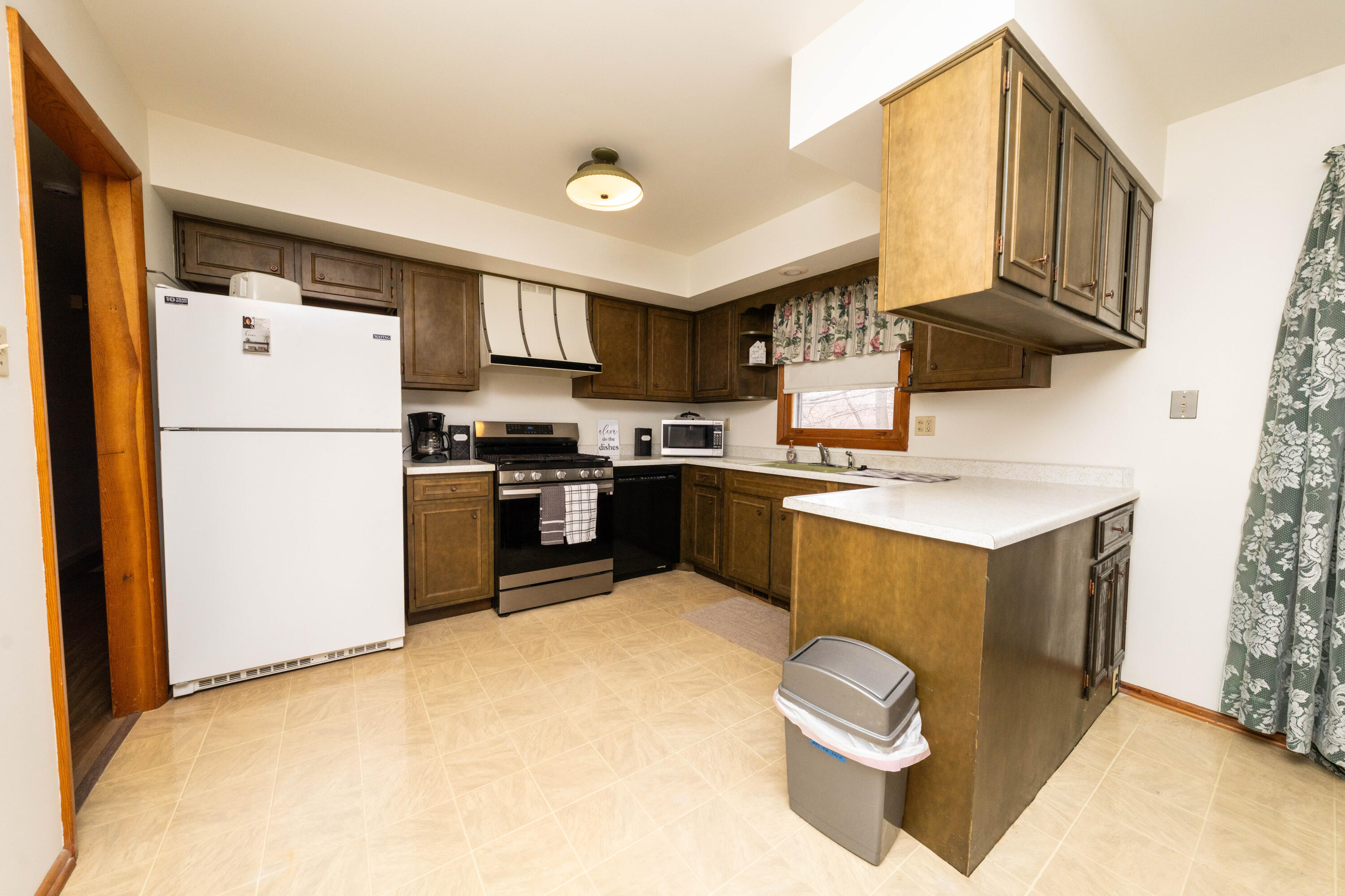 316 Barker Road Michigan City, IN 46360 - Photo 8 of 25 3000x1999