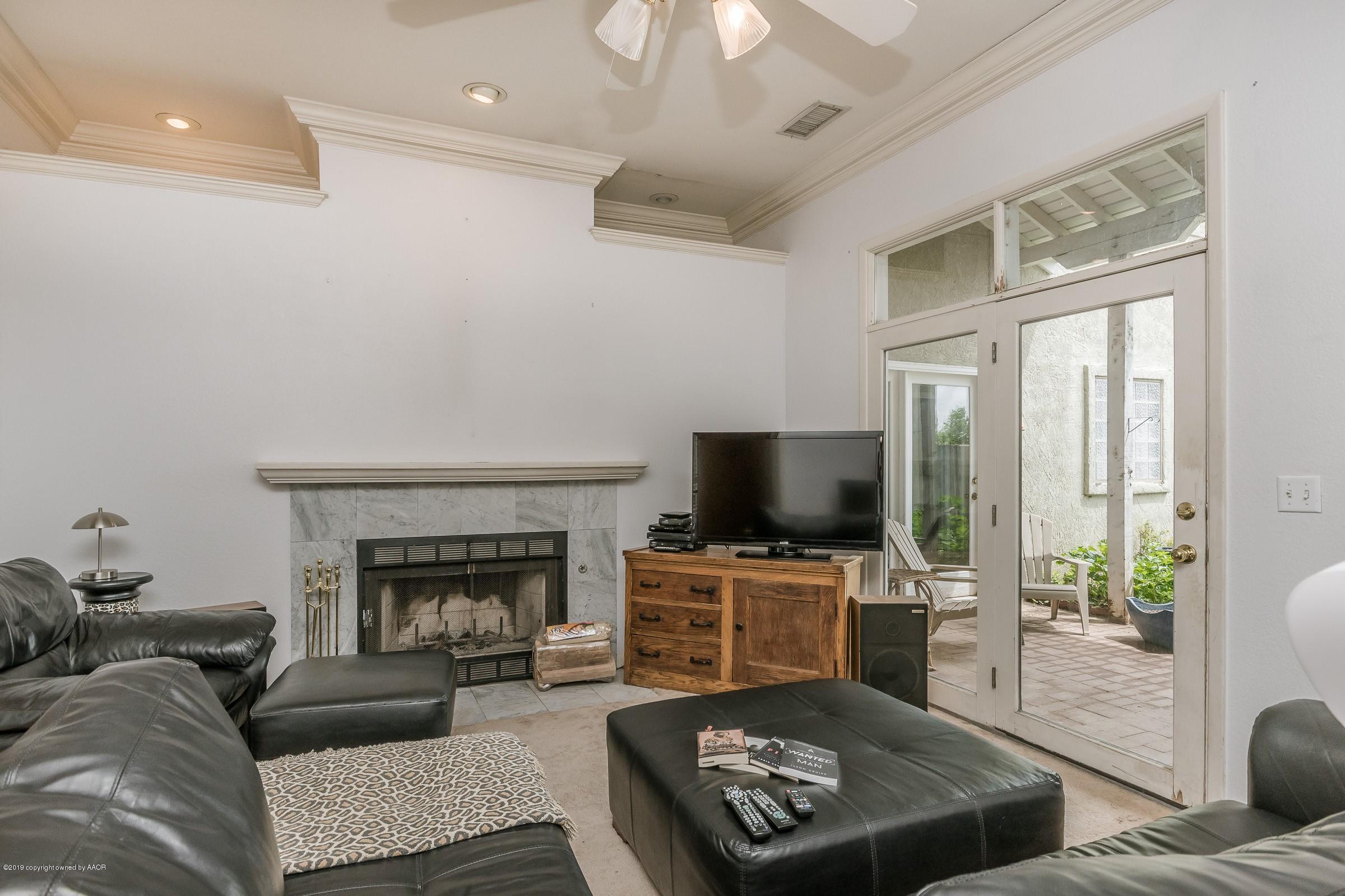 93 Valleyview Road Canyon, TX 79015 - Photo 3 of 18 004_Living Room