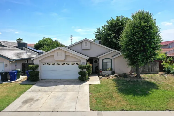 $324,000 | 1322 West Pamela Lane, Dinuba, CA 93618