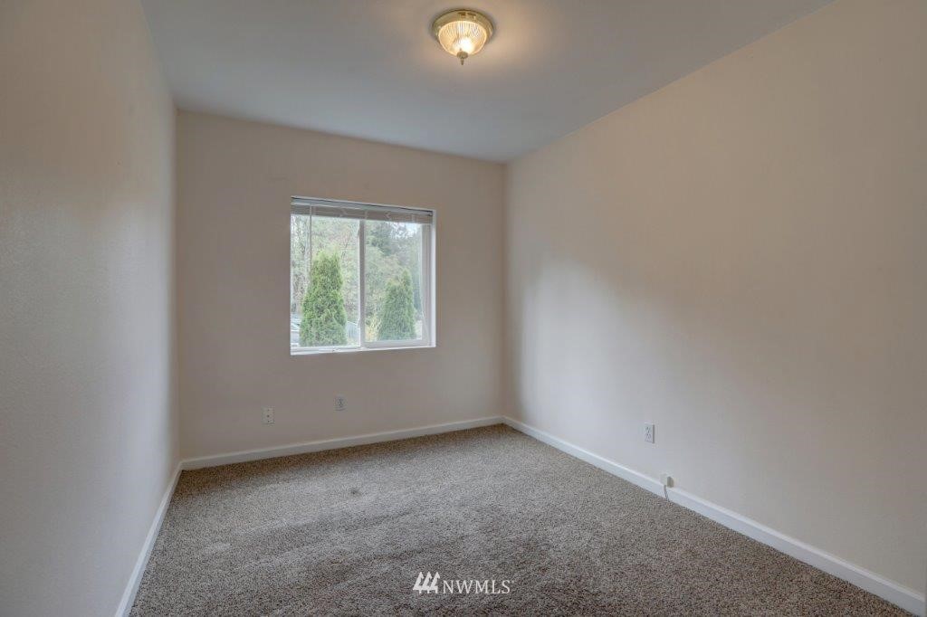 5711 Cady Road Everett, WA 98203 - Photo 14 of 15 an empty room with window