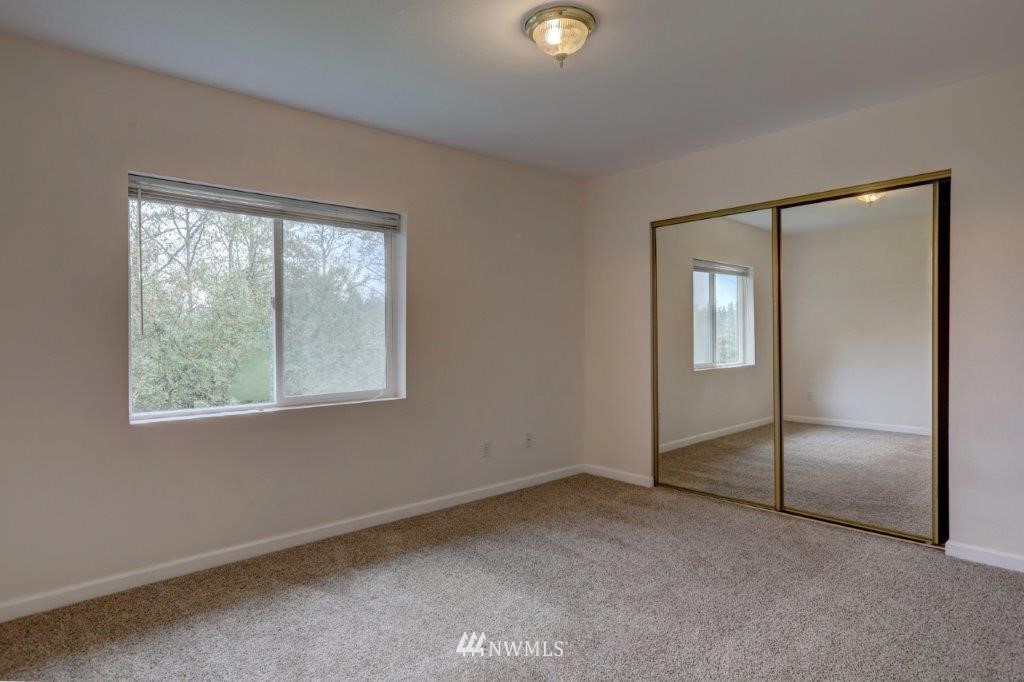 5711 Cady Road Everett, WA 98203 - Photo 8 of 15 an empty room with window