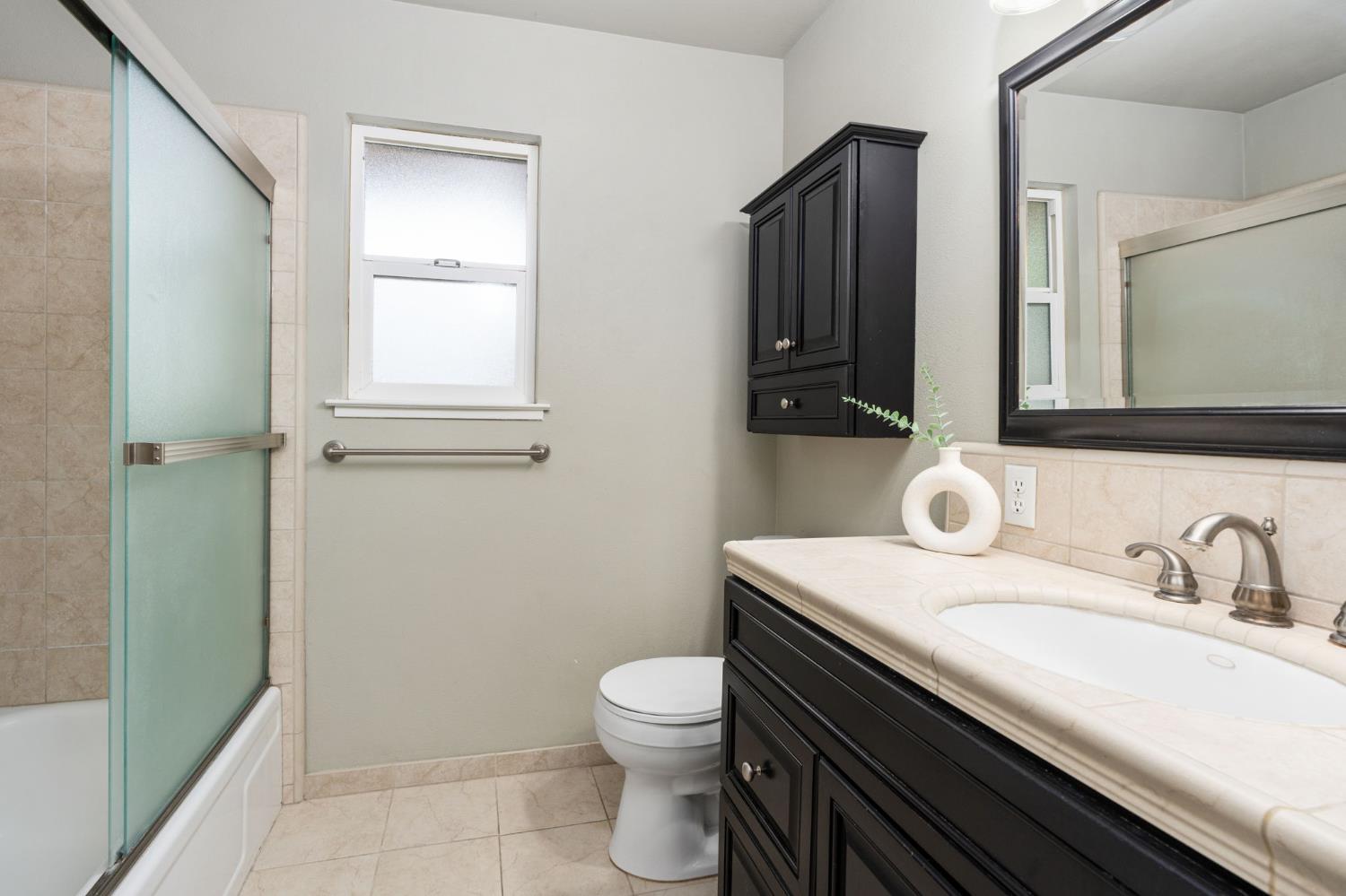 1422 Rall Avenue Clovis, CA 93611 - Photo 18 of 34