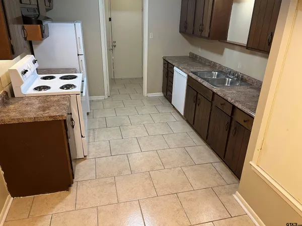 $895 | 3161 Glenda Avenue, Unit 208, Tyler, TX 75704