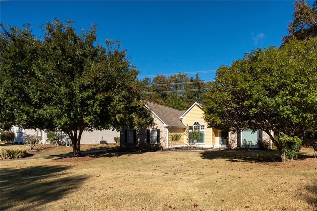 727 8 Point Court Suwanee, GA 30024 - Photo 2 of 32