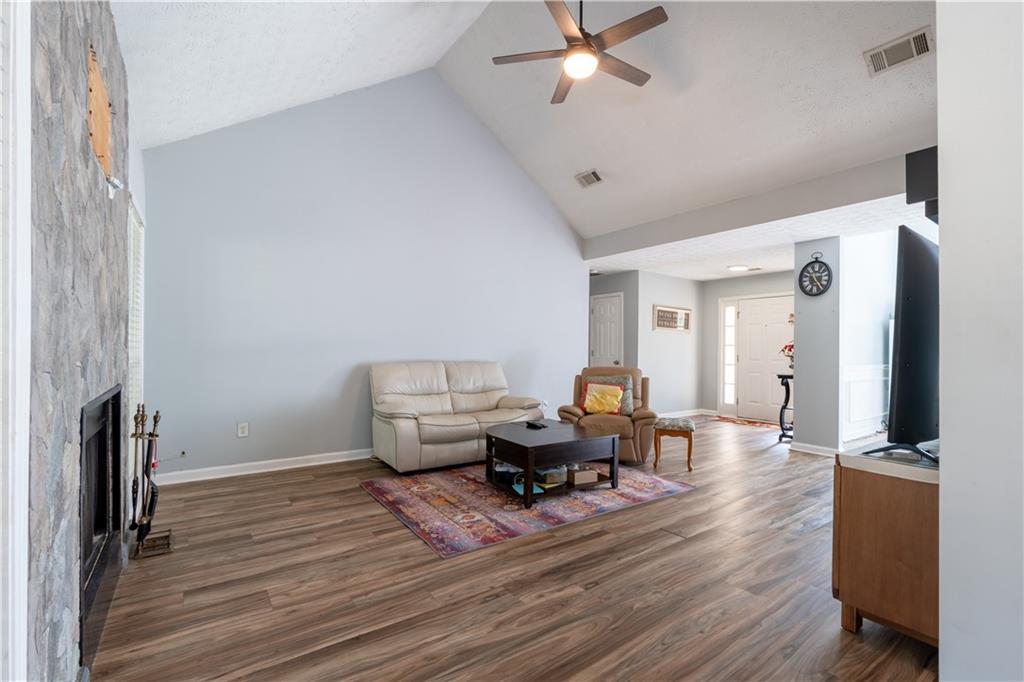 727 8 Point Court Suwanee, GA 30024 - Photo 5 of 32