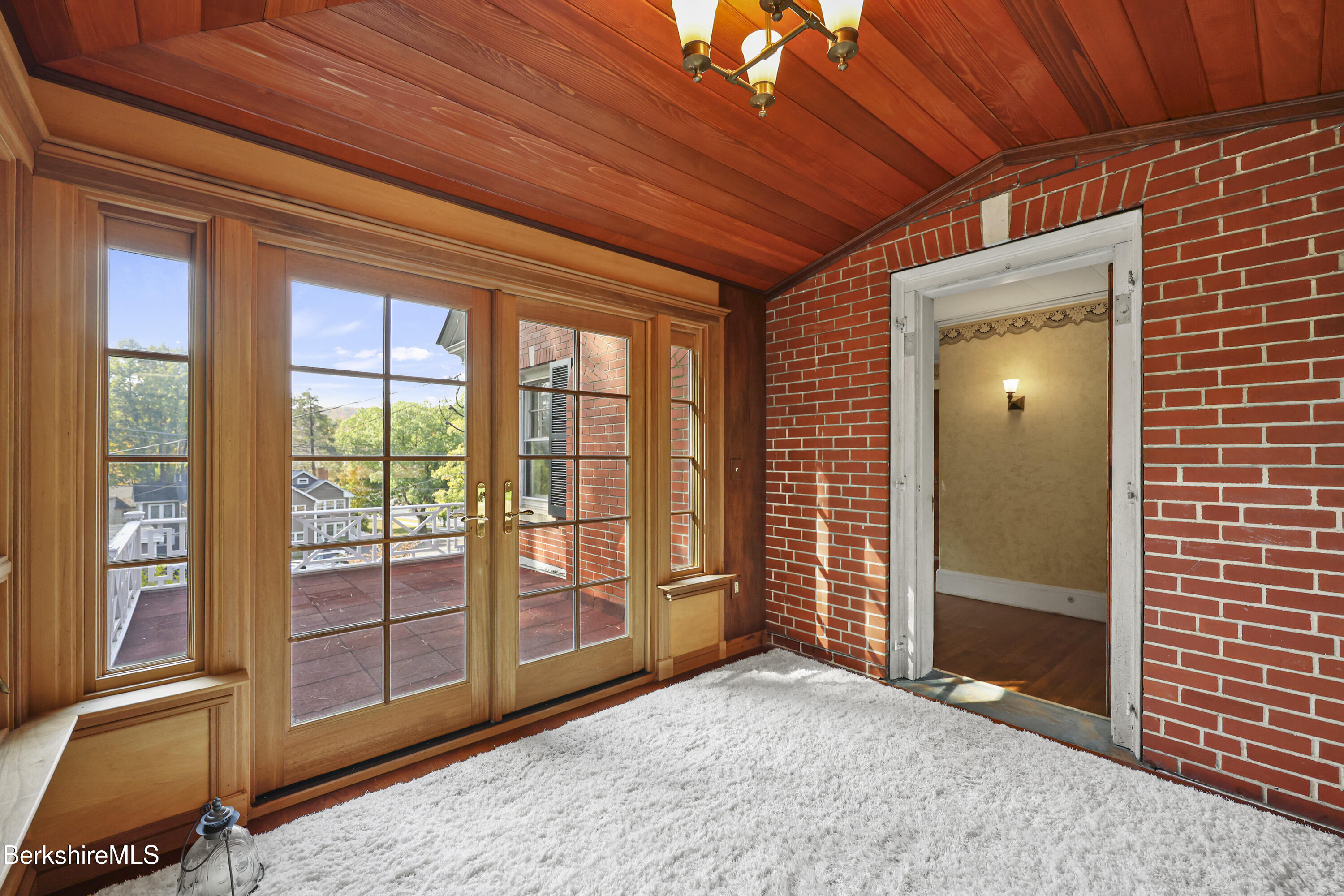 5 Crofut Street Pittsfield, MA 01201 - Photo 36 of 63 275 Second Floor Sun Room