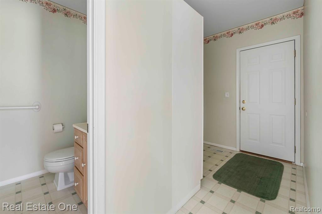 53431 Shelby Road Shelby, MI 48316 - Photo 13 of 26