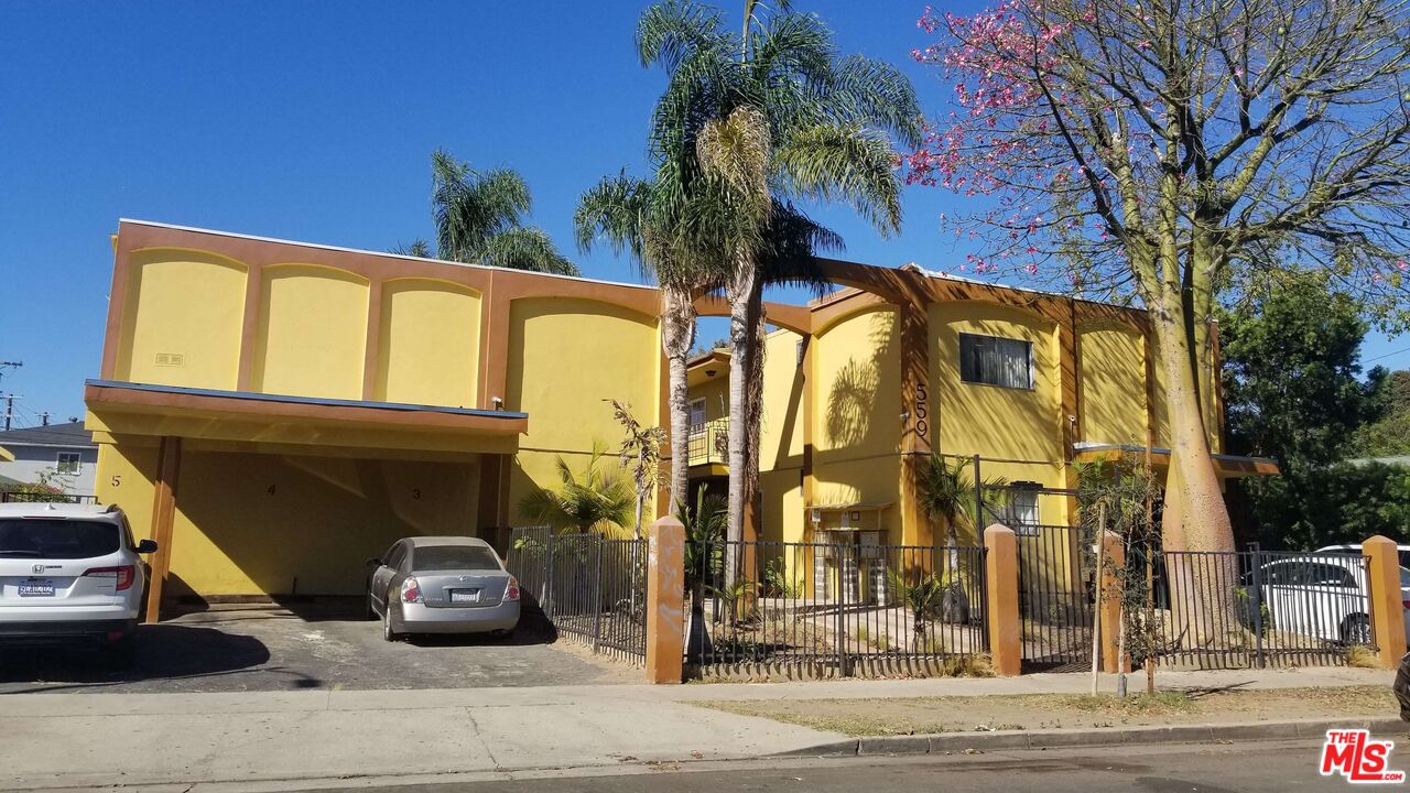 559 Sunset Avenue Venice, CA 90291 - Photo 2 of 10 a view of a car park in front of a building