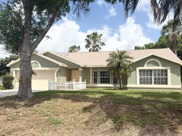 $2,500 | 192 Southwest N Wakefield Circle, Port St. Lucie, FL 34953