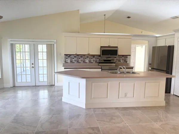 $2,500 | 192 Southwest N Wakefield Circle, Port St. Lucie, FL 34953