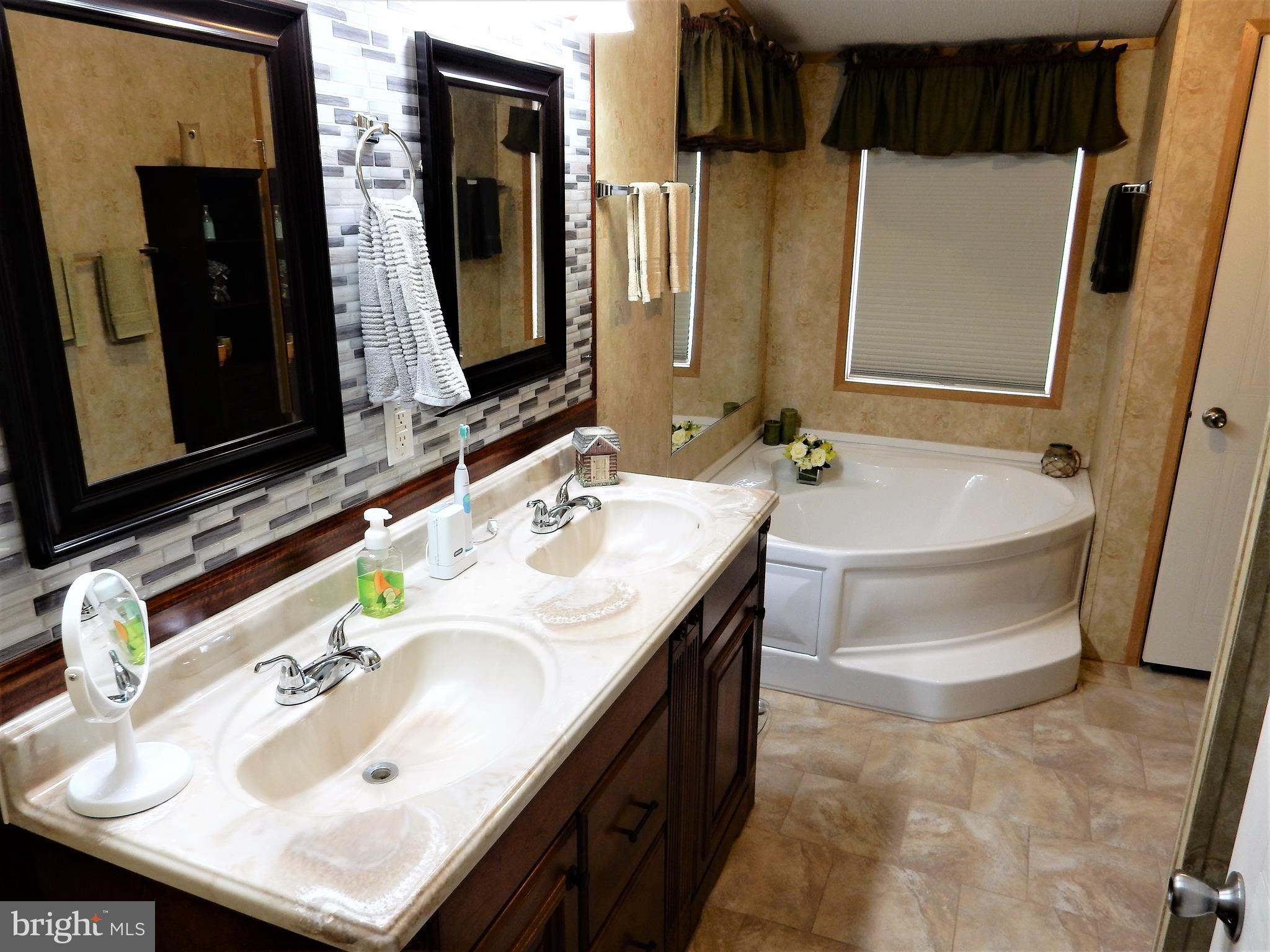 488 North Patuxent Road Odenton, MD 21113 - Photo 14 of 30 Master Superbath