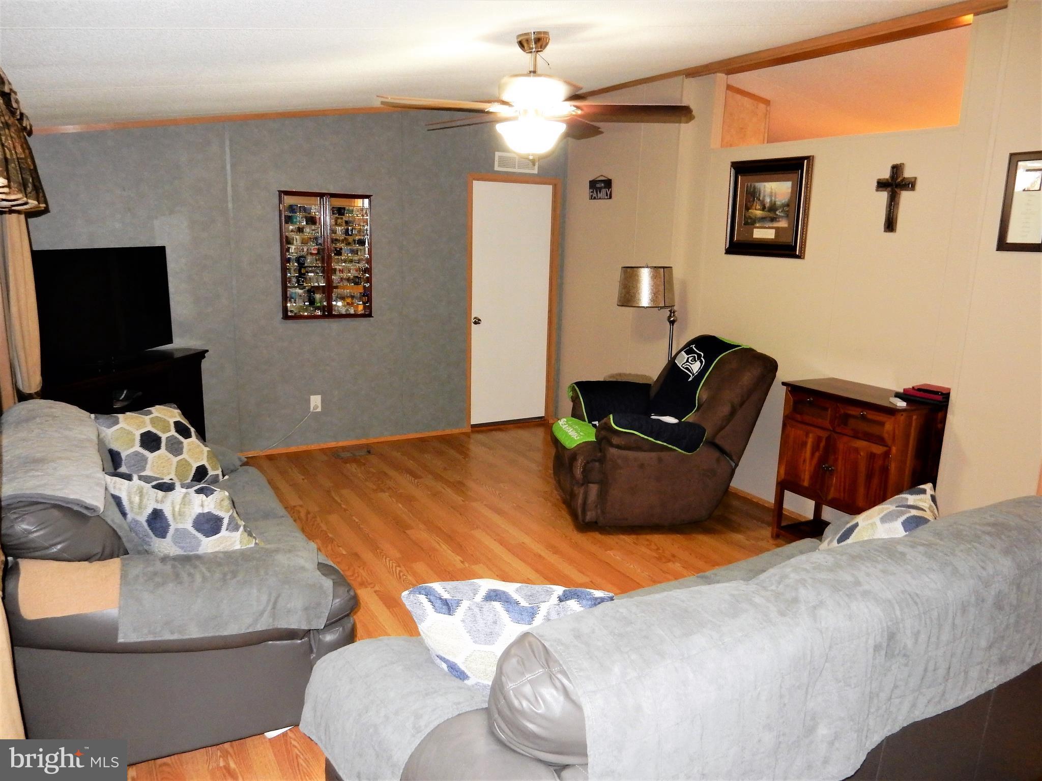 488 North Patuxent Road Odenton, MD 21113 - Photo 8 of 30 Large Living Room
