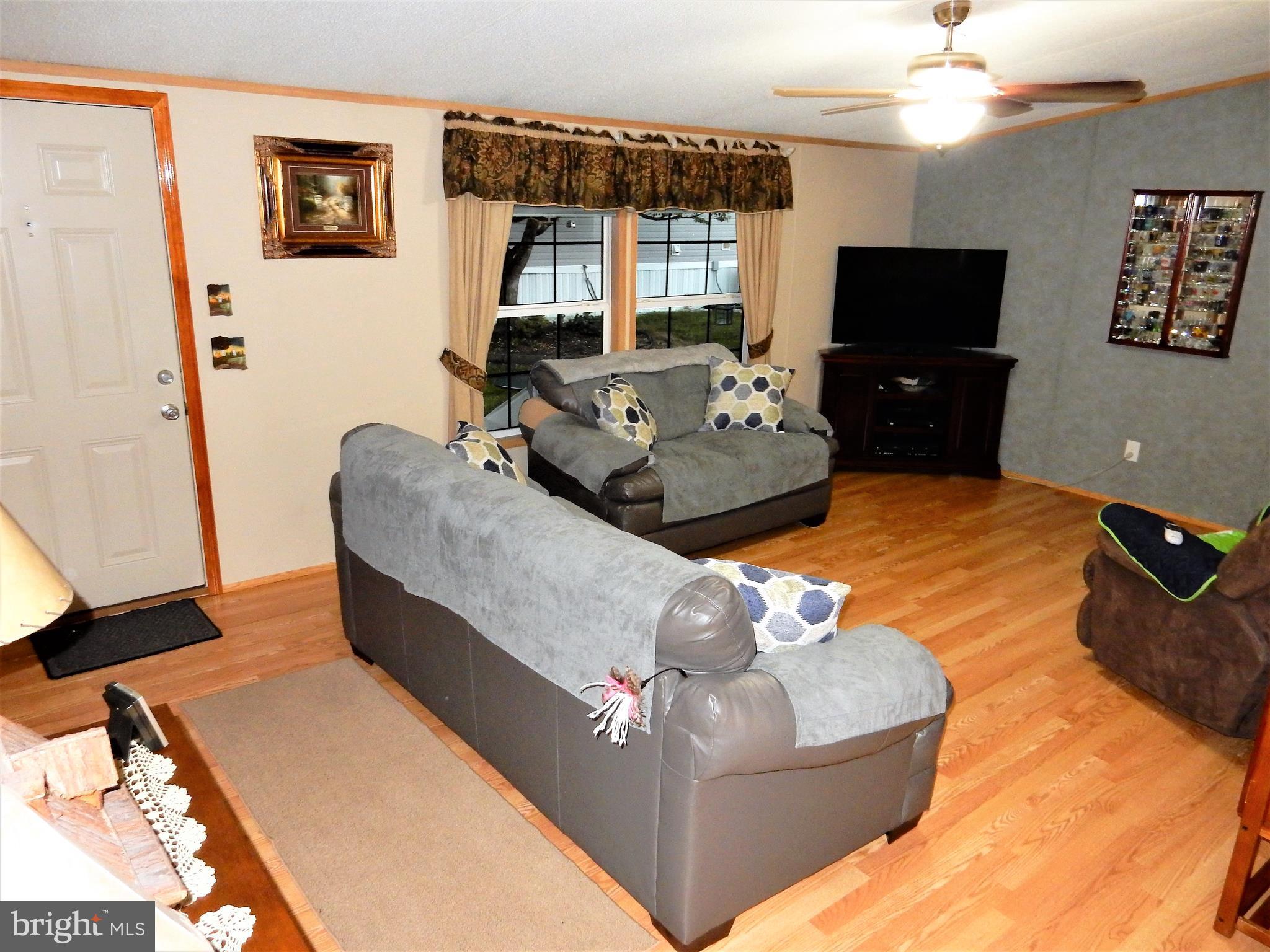 488 North Patuxent Road Odenton, MD 21113 - Photo 9 of 30 Laminate Floors