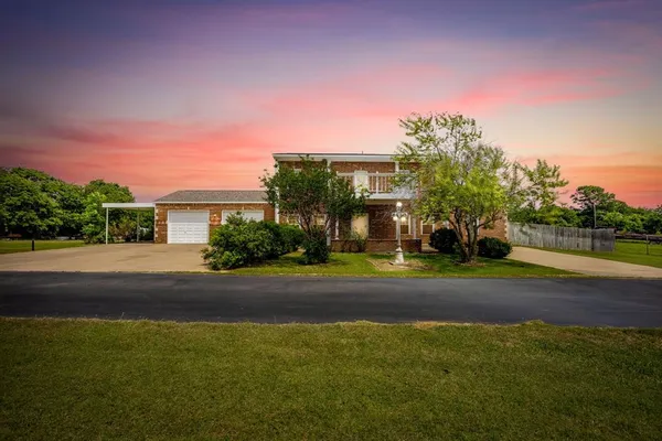$690,000 | 807 Caddo Road, Joshua, TX 76058