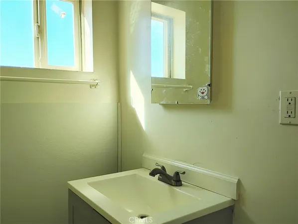 $1,175 | 41325 National Trails Highway, Unit 2, Daggett, CA 92327